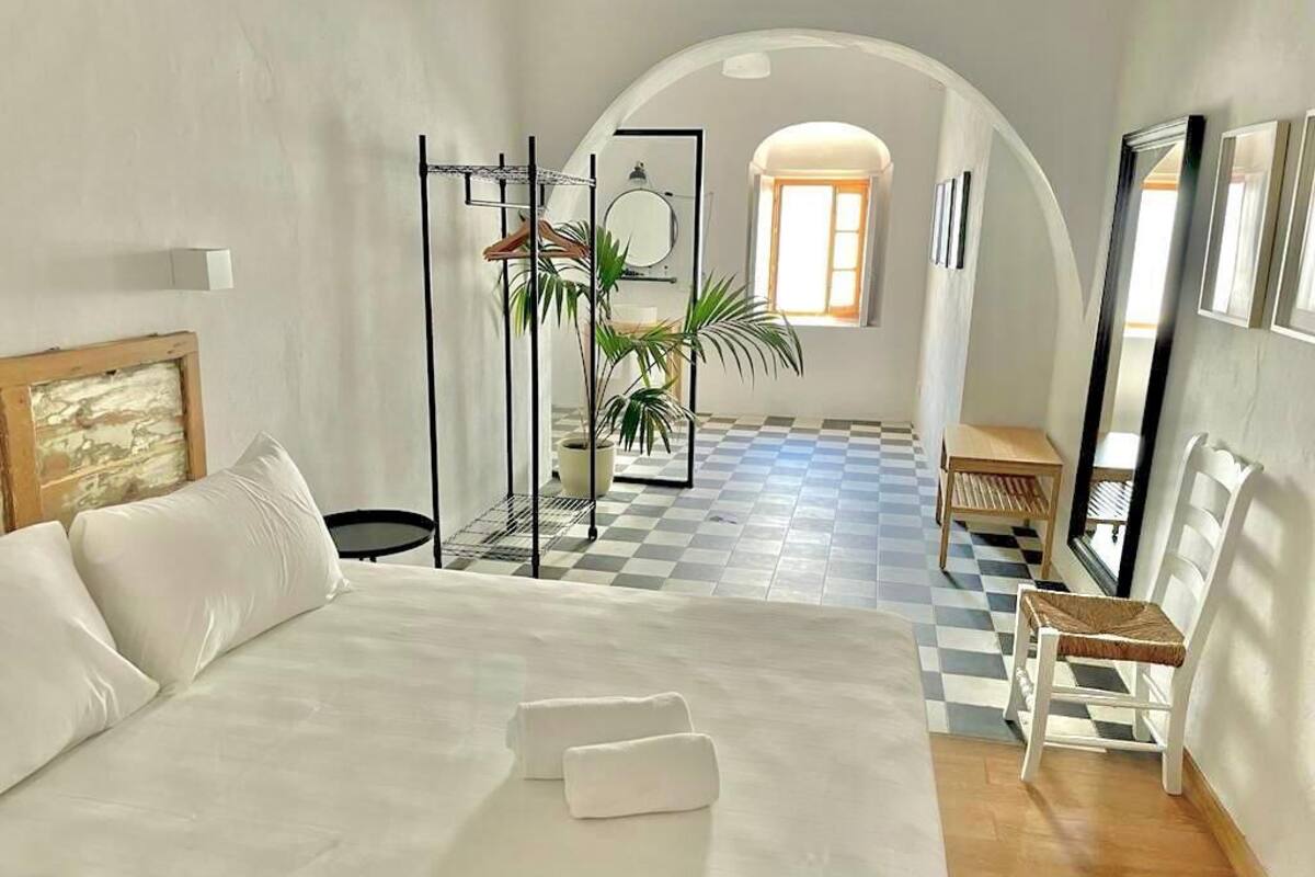Superior Double Room | Premium bedding, WiFi (free), bed sheets