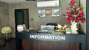 Reception - The Y Smart Hotel (Chiang Mai)