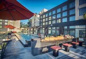 Outdoor pool - Indore Marriott Hotel (Indore)