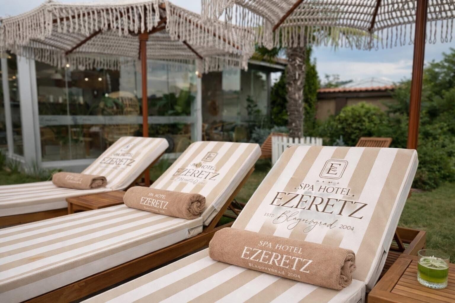 Piscine couverte, piscine extérieure (ouverte en saison)