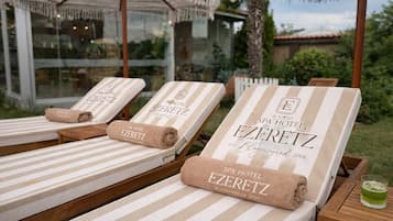 Piscine couverte, piscine extérieure (ouverte en saison)