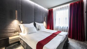 Chambre Double Deluxe | Minibar, coffres-forts dans les chambres, bureau, chambres insonorisées