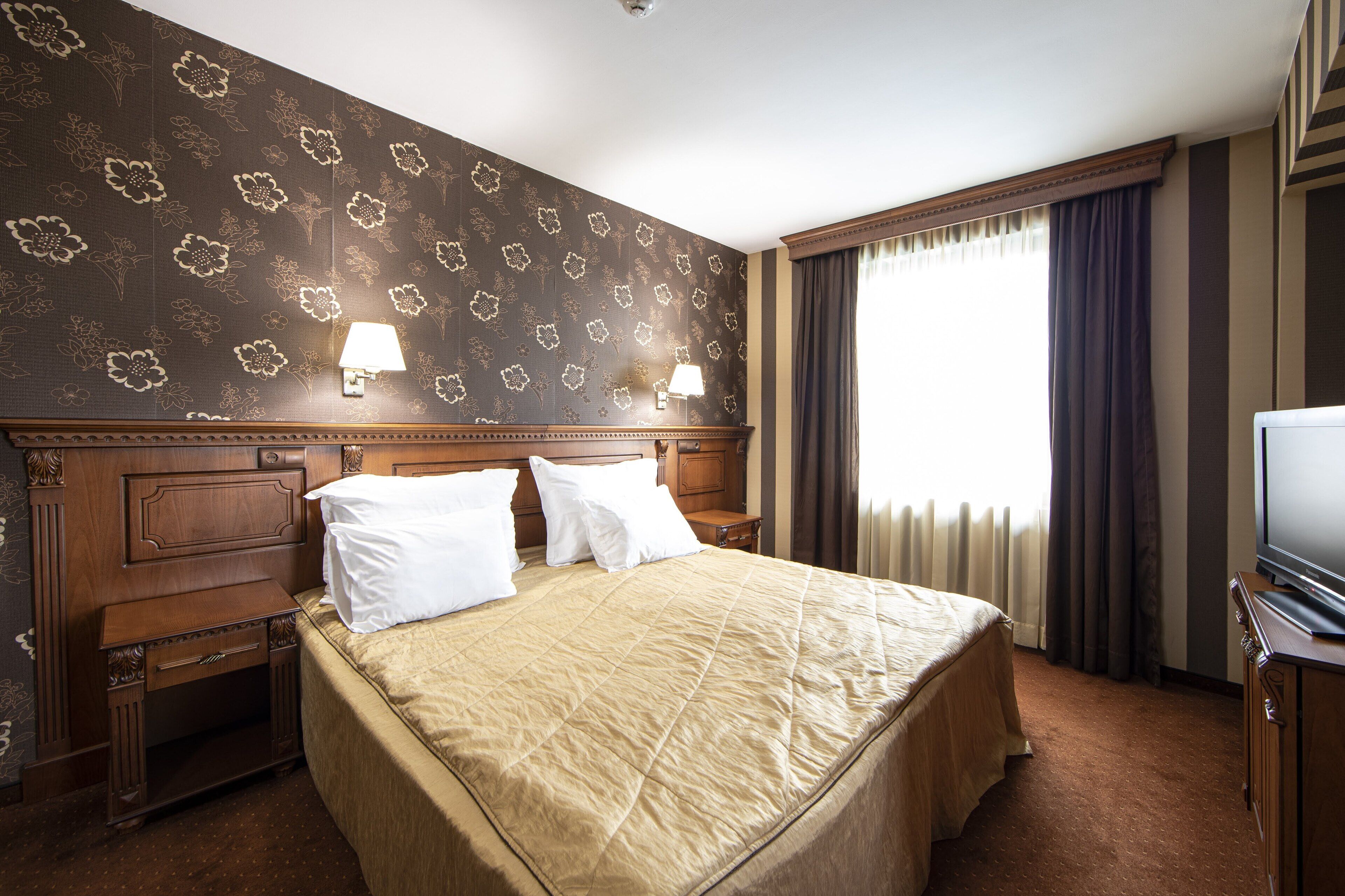 vip suite | minibar, in-room safe, desk, soundproofing