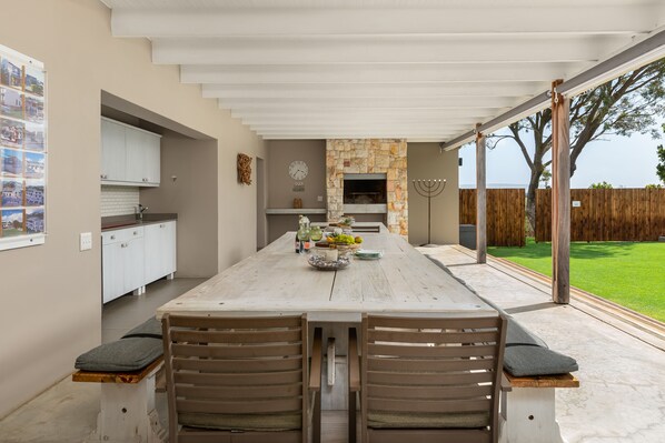 BBQ/picnic area - Sunset Splendour Guesthouse (Cape Town)