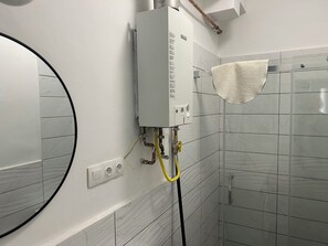 Shower, hair dryer, towels - Diamond Astoria 4, Quiet Apartment (Budapest)