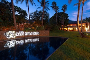 Front of property – evening/night - Hotel Real Villa Bella (Ilhabela)