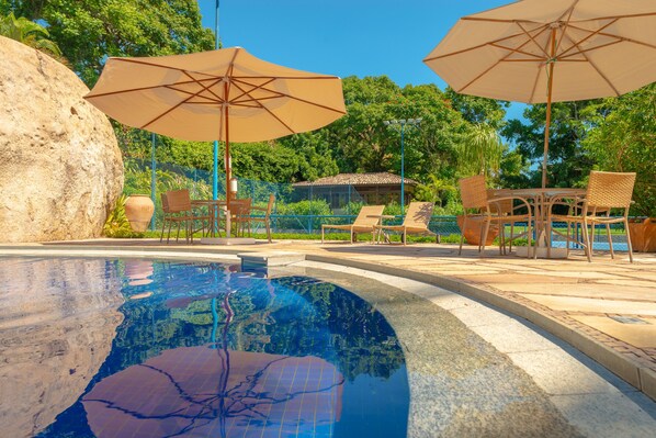 2 utendørsbassenger