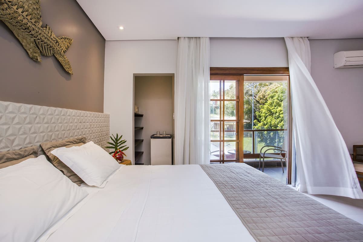 Suíte Luxo | Minibar, in-room safe, blackout drapes, free WiFi