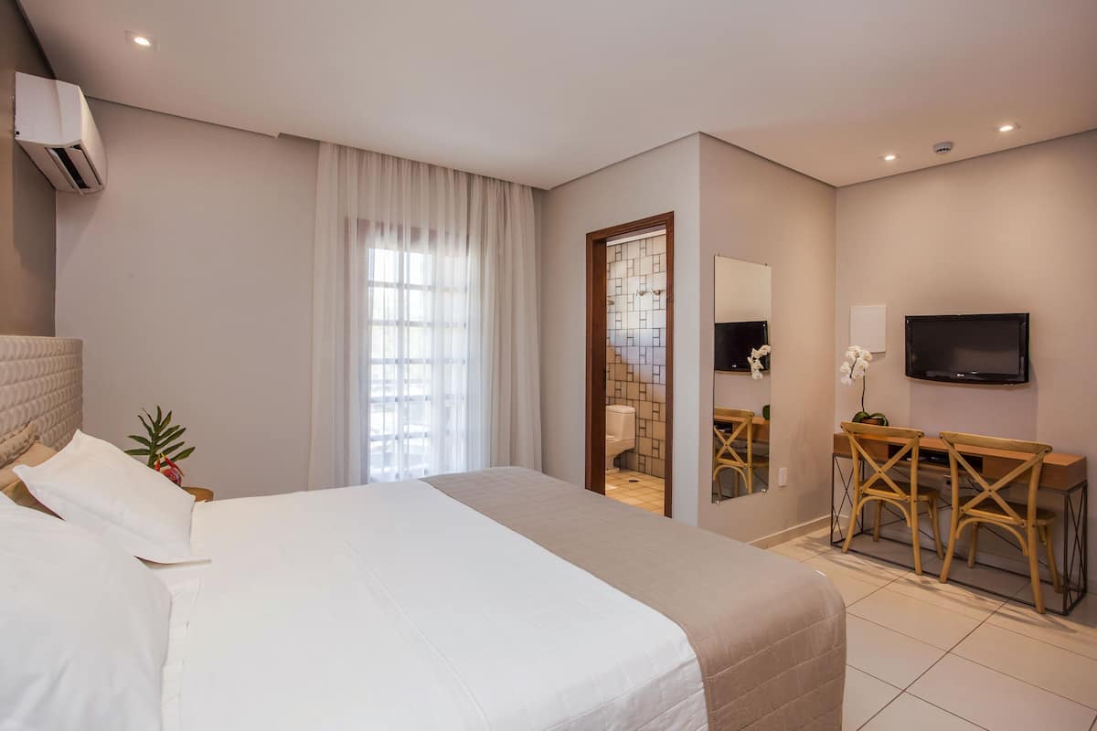 Apartamento Standard | Minibar, in-room safe, blackout drapes, free WiFi