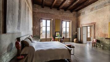 Estúdio | Individualmente decorados, individualmente mobiliados, escrivaninha