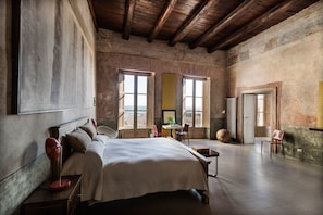 Studio | Individuell dekoriert, individuell eingerichtet, Schreibtisch