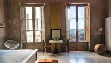 ์คํ๋์ค | ๊ฐ๊ฐ ๋ค๋ฅธ ์คํ์ผ์ ์ธํ
๋ฆฌ์ด, ๊ฐ๊ฐ ๋ค๋ฅด๊ฒ ๊ฐ๊ตฌ ๋น์น, ์ฑ
์, ์๋ง ์ปคํผ