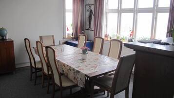 House, 5 Bedrooms, Kitchen | In-room dining