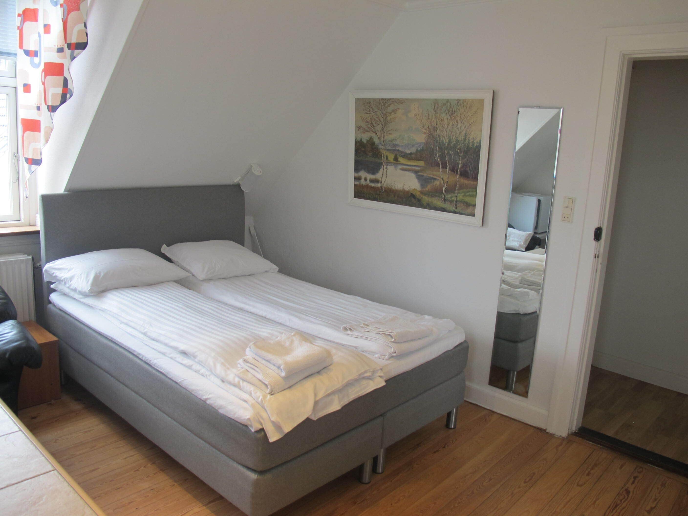 Family Quadruple Room, 1 Bedroom | Individually decorated, desk, soundproofing, iron/ironing board