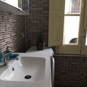 Apartment, 1 Bedroom, Balcony | Bathroom sink - Chez Mamie Flat (Salerno)