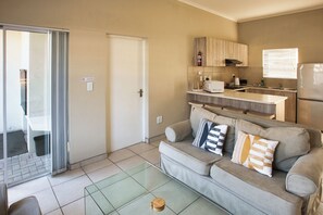 4 The Nook | Living area | 42-inch flat-screen TV with cable channels, TV