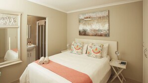 A bedroom with a bed, a nightstand, a mirror, a shower, and a bathroom. - The Nook, Langebaan 4-Sleeper (Langebaan)