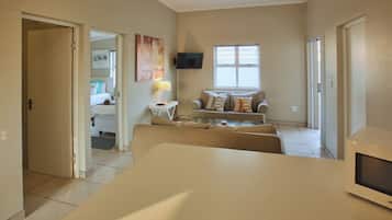 4 The Nook | Living area | 42-inch flat-screen TV with cable channels, TV