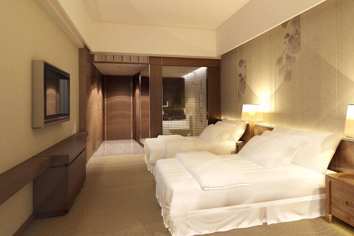 Superior Twin Room | Minibar, in-room safe, desk, blackout curtains