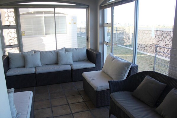 Lobby - 4 Sondela (Langebaan)