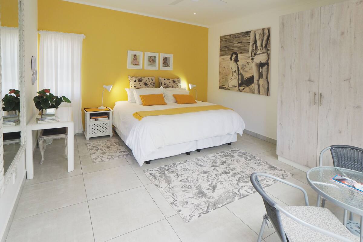 Deluxe Cottage, 1 Bedroom, Kitchenette, Garden View | Premium bedding, desk, laptop workspace, blackout drapes