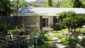 Deluxe Cottage, 2 Bedrooms, 2 Bathrooms, Garden View | Terrace/patio - Waterland (Cape Town)