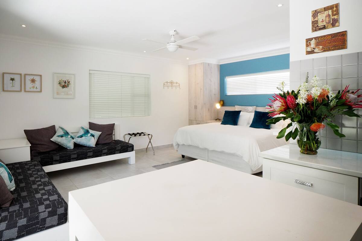 Family Cottage, 1 Bedroom | Premium bedding, desk, laptop workspace, blackout drapes