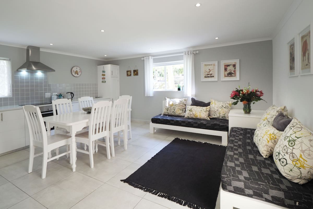 Superior Cottage, 2 Bedrooms | Living area