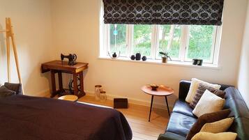 Standard Double or Twin Room, 2 Twin Beds, Park View | Individually decorated, individually furnished, laptop workspace