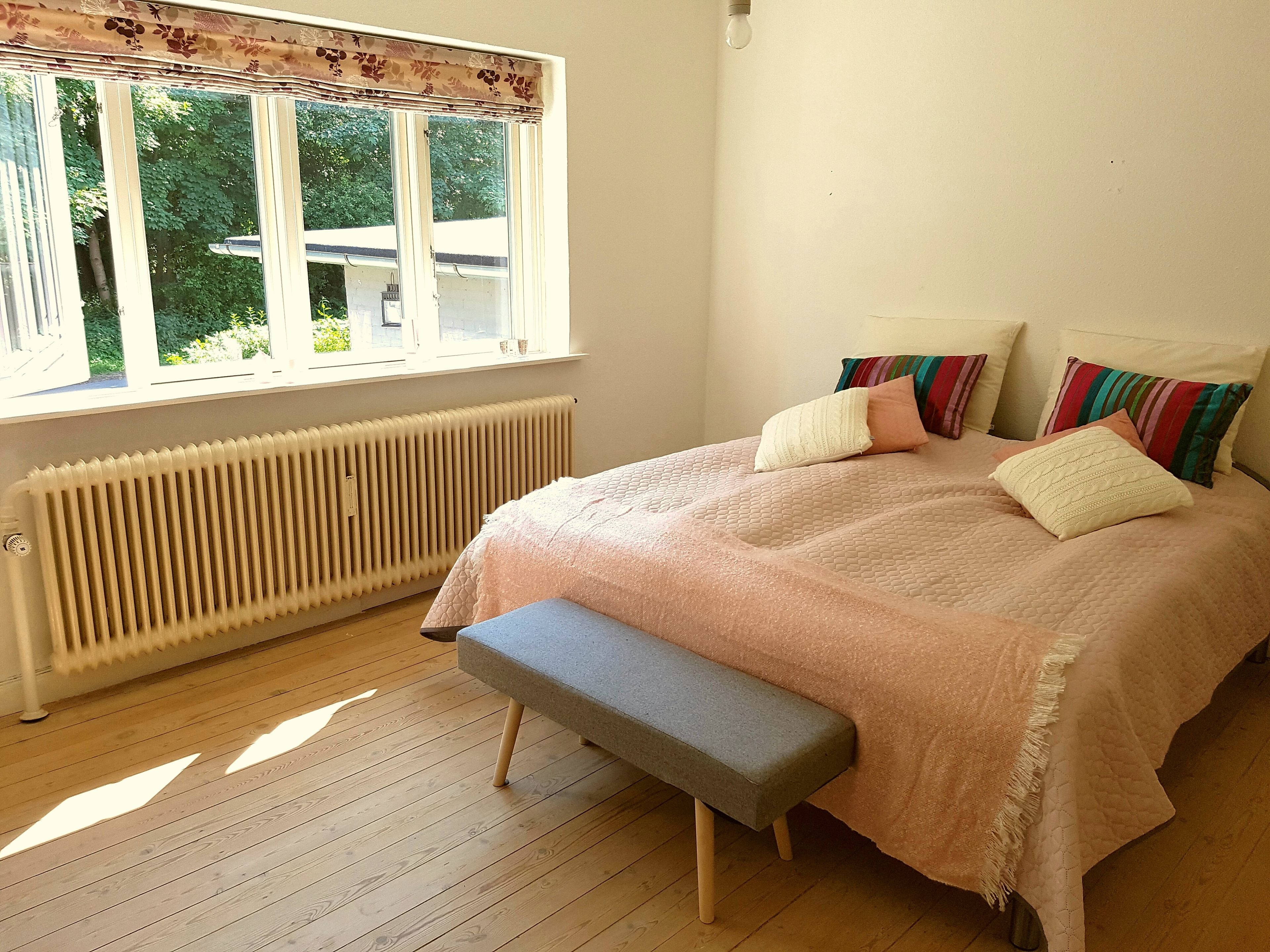 Standard-Doppel- oder -Zweibettzimmer, 2 Einzelbetten, Parkblick | Individuell dekoriert, individuell eingerichtet