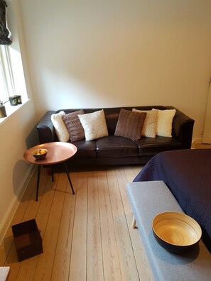 Dobbelt- eller tomannsrom – standard, 2 enkeltsenger, parkutsikt | Individuelt dekorert, individuelt innredet og skrivebord for bærbar PC