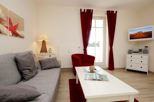 Apartment, Balkon | Wohnbereich | Flachbildfernseher, DVD-Player