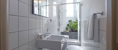 Apartment, 2Â Schlafzimmer, Balkon | Dusche im Bad