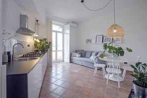 Apartment, 2 Bedrooms, Balcony | Private kitchen | Fridge, stovetop, dishwasher, electric kettle - Casa Giada (Salerno)