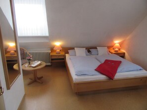 Habitació doble Comfort | 1 dormitori, caixa forta a l'habitació i habitacions insonoritzades