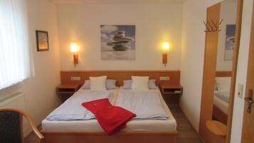 Comfort Double Room | 1 bedroom, in-room safe, soundproofing, iron/ironing board