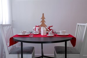Apartment, 1 Bedroom (Golden B) | In-room dining - Golden by Starhost (Salerno)