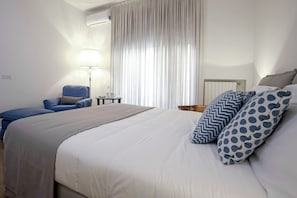 Apartment, 1 Bedroom (Golden B) | Individually decorated, individually furnished, desk, blackout drapes