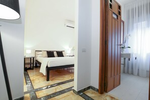 Suite | Individually decorated, individually furnished, desk, blackout drapes - Golden by Starhost (Salerno)