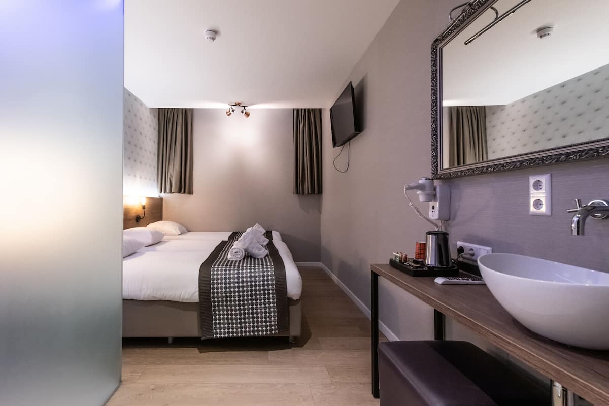 Souterrain Triple Room | 객실 내 금고, 책상, 다리미/다리미판, 무료 WiFi