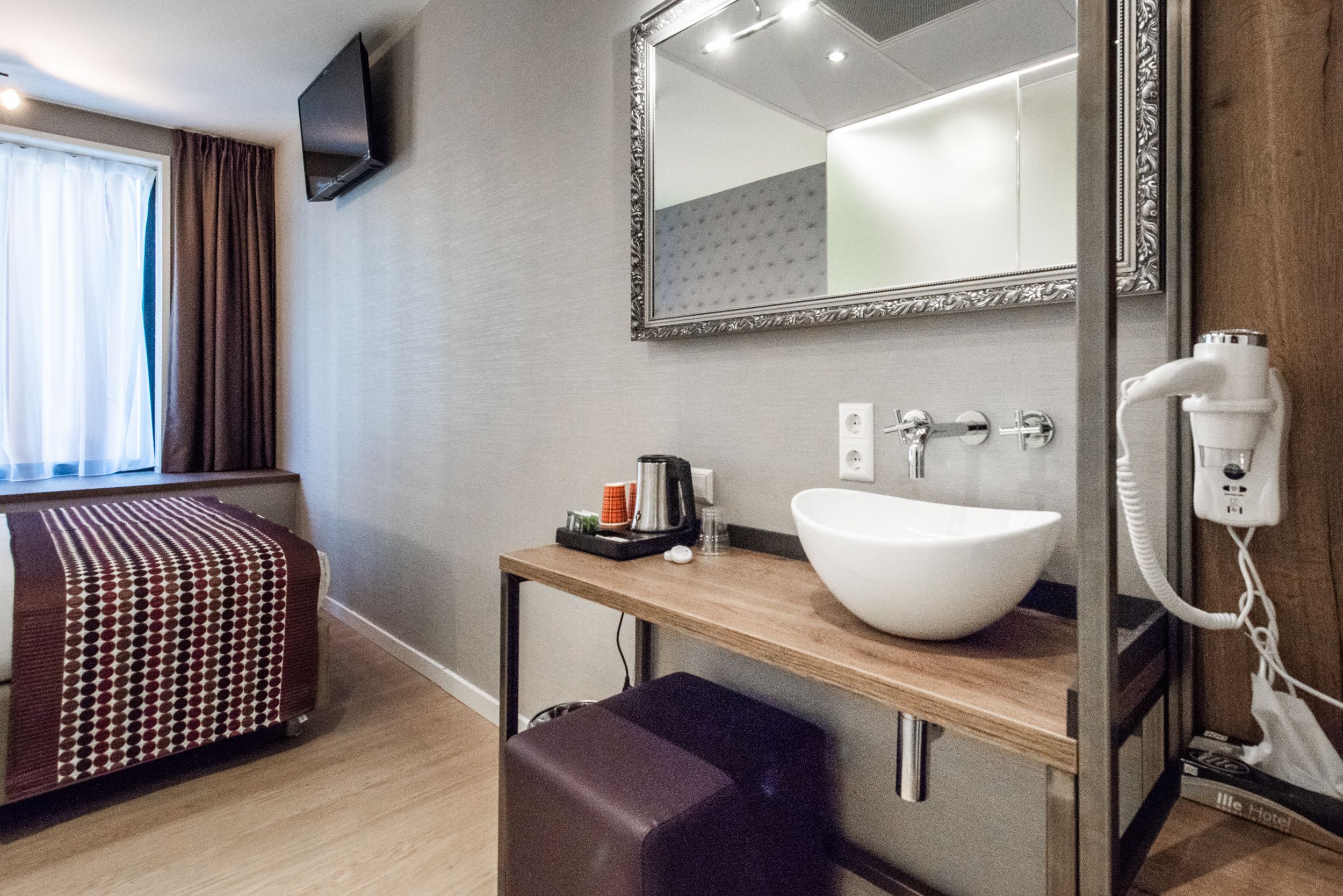 Photo - Melrose Hotel