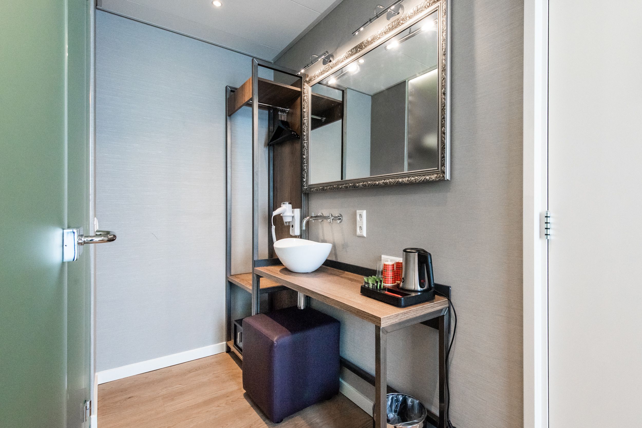 Photo - Melrose Hotel