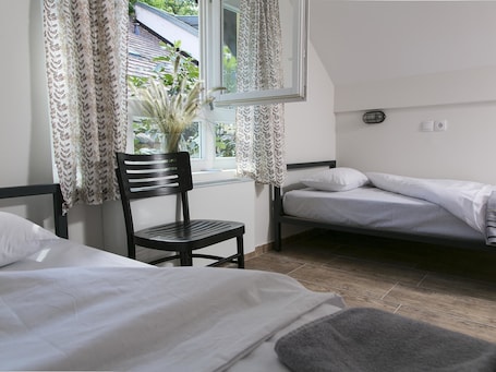 Twin Room | Soundproofing, free WiFi, bed sheets, wheelchair access