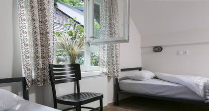 Varad Inn Hostel and Cafe