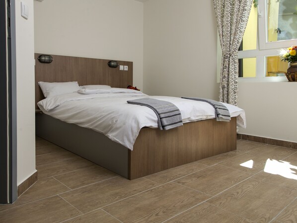 تجهيزات عازلة للصوت وواي فاي مجانًا وملاءات أسرّة