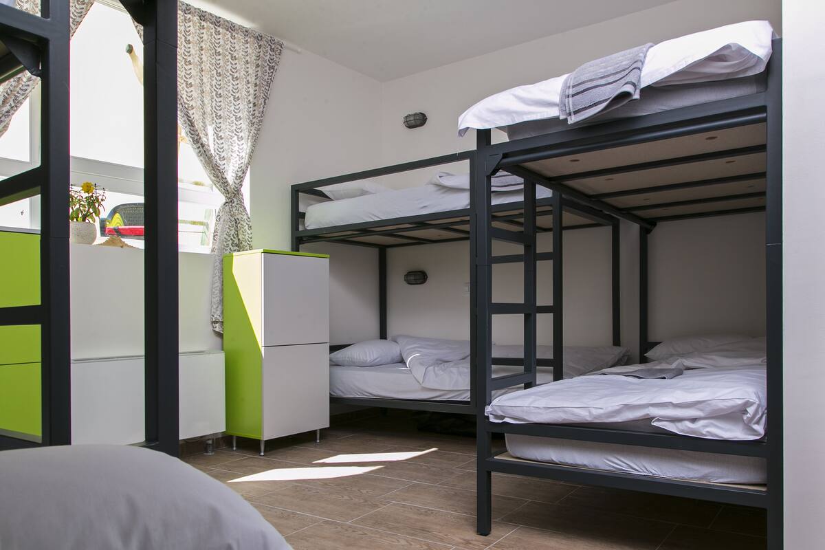 Sistema de insonorización, wifi gratis, ropa de cama