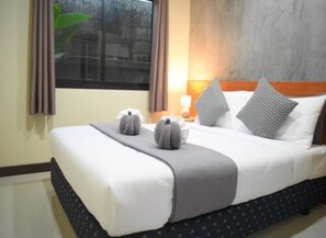 Free WiFi - Isayarada Apartment (Thep Krasattri)