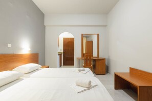 Desk, laptop workspace, free cots/infant beds, free WiFi - Laganas Dreams (Zakynthos)