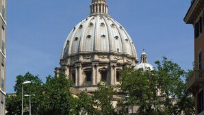 A large domed building with classical architecture, featuring columns and a central dome. - Il Sampietrino dei Cavalleggeri B&B (Rome)