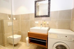 Condo, 3 Bedrooms, Terrace, Sea View | Bathroom amenities | Shower, towels - Villa Glueckspilz (6RB31) (Binz)